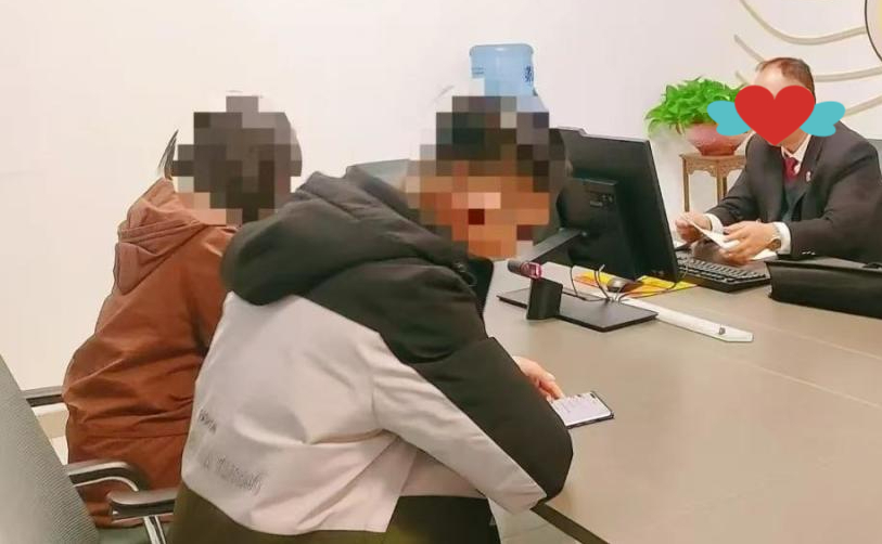 Livestream Dating Costs Hundreds of Millions with an iPhone 15 and the "Furious" Aftermath of a Naive Guy, Viewers Upset "Why Does This Happen?" 2 edit edit 17329377211251446324580