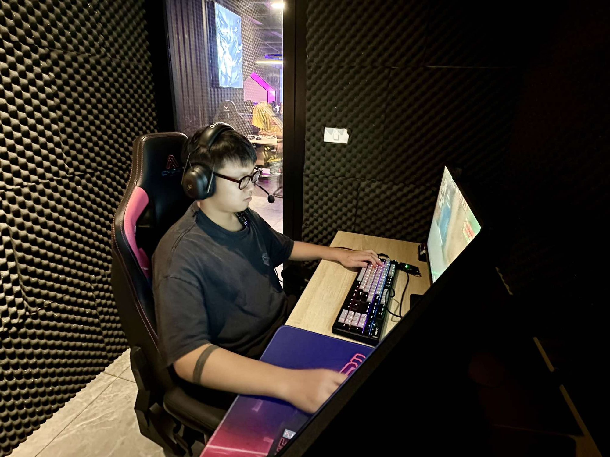 200k/hour Streaming Room in Hanoi, Featuring All 'Monsters' 2 Streaming rooms maintain a steady customer base. Illustrative photo