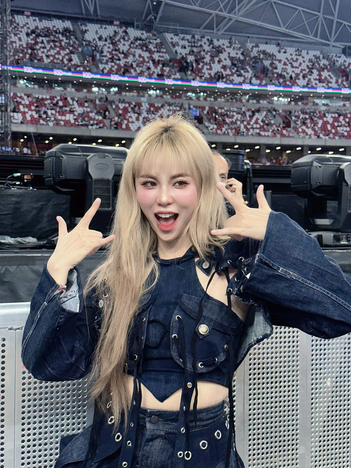 MisThy Boldly Displays Deep-Cut Fashion, Fans Fail to Recognize the 'Old Streamer' 1 photo 1732092615697 1732092616429935779879