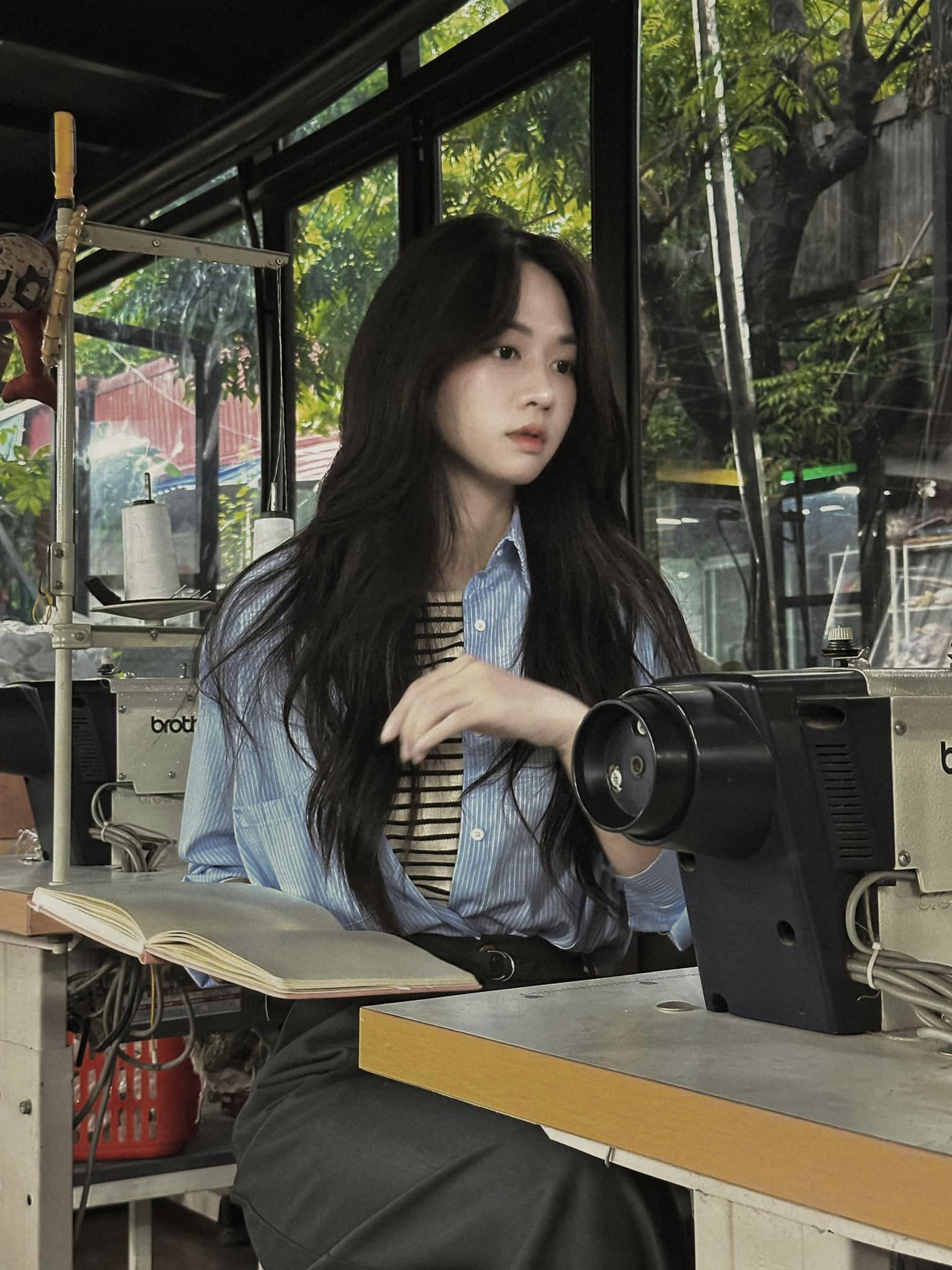 Lê Bống Takes Over Prime Time Film, Her Post-'TikTok Hot Girl' Images Attract Attention 7 photo 1732163207915 17321632123371575960805