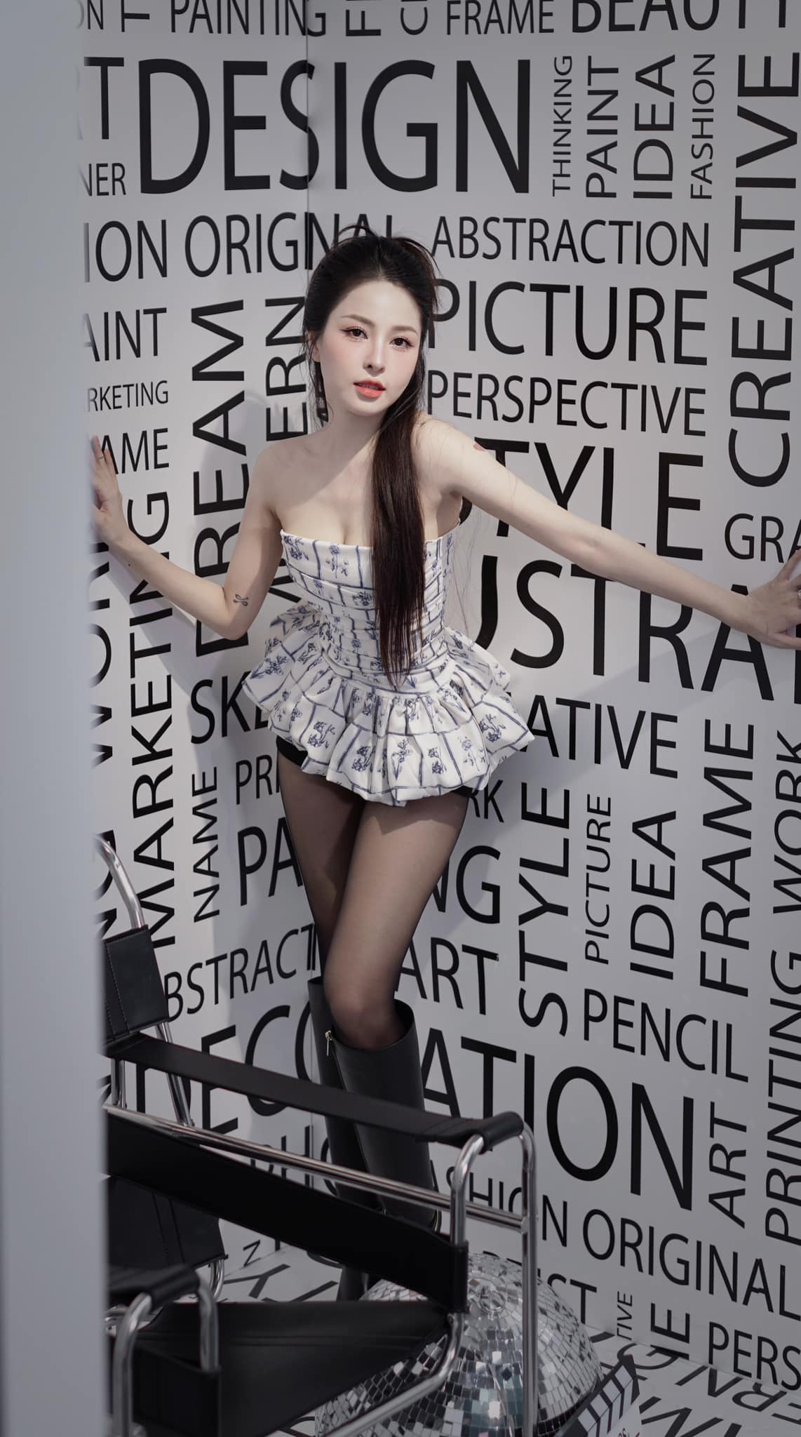 Trâm Anh Shows Off Her Hot Figure in a Daring Outfit, Only Says One Word When Urged to Marry 2 photo 1732244745816 17322447462141849579937