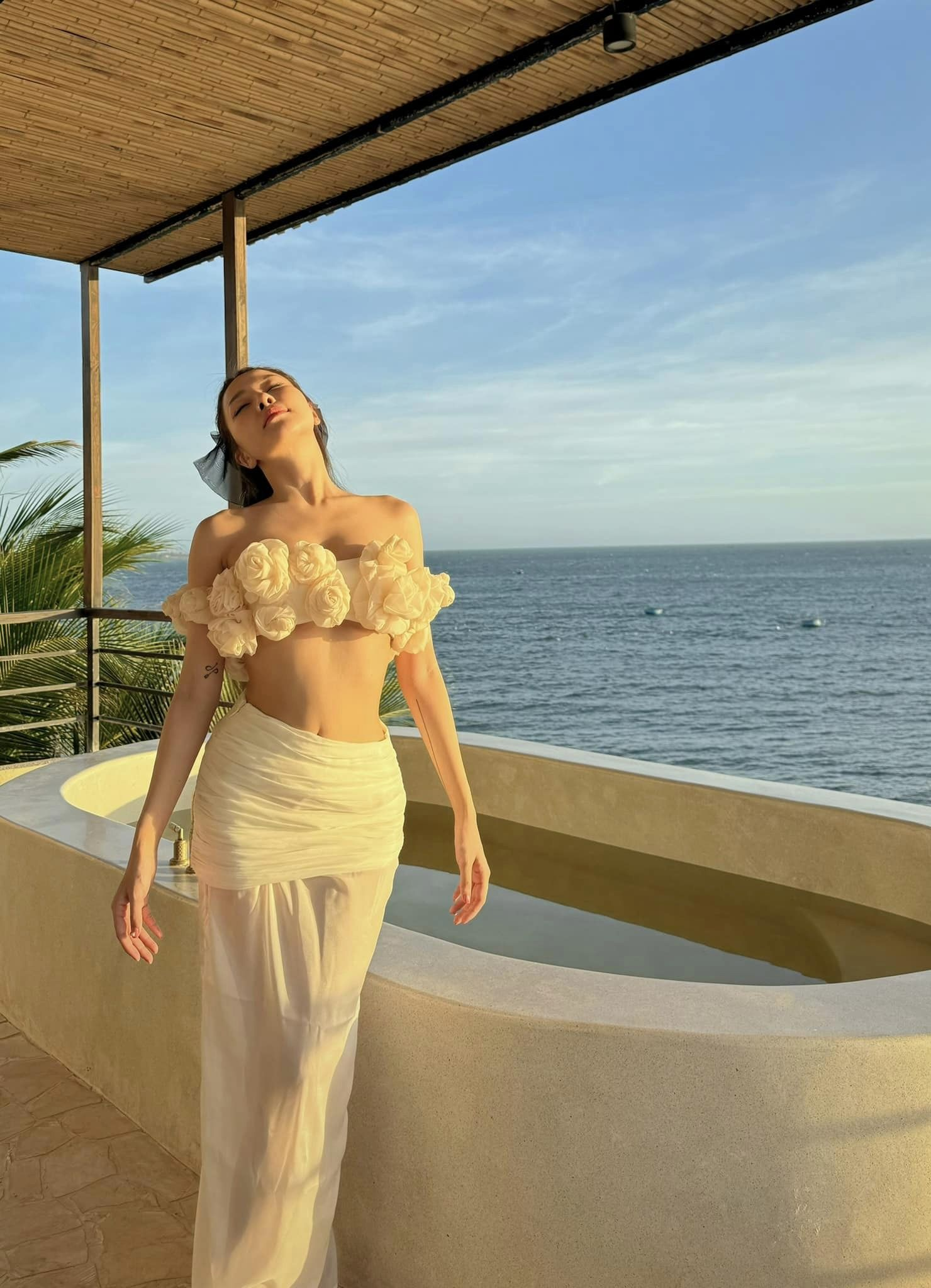Trâm Anh Shows Off Her Hot Figure in a Daring Outfit, Only Says One Word When Urged to Marry 5 photo 1732244787076 17322447876541638727340