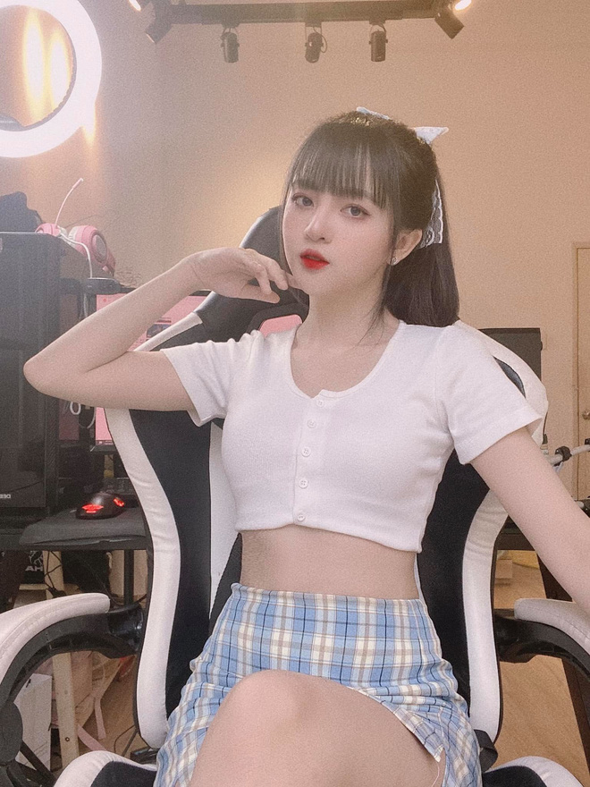 Female Streamer from the Same Hometown as Độ Mixi Exploited for Identity, Impersonator Spreads Sensitive Information 1 photo 1732528272791 1732528277528647209127