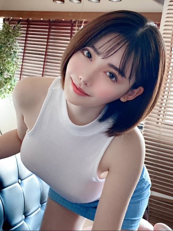 Eimi Fukada Takes to TikTok to Showcase Her Natural Talent, Vietnamese Fans Eagerly Comment - Image 1.