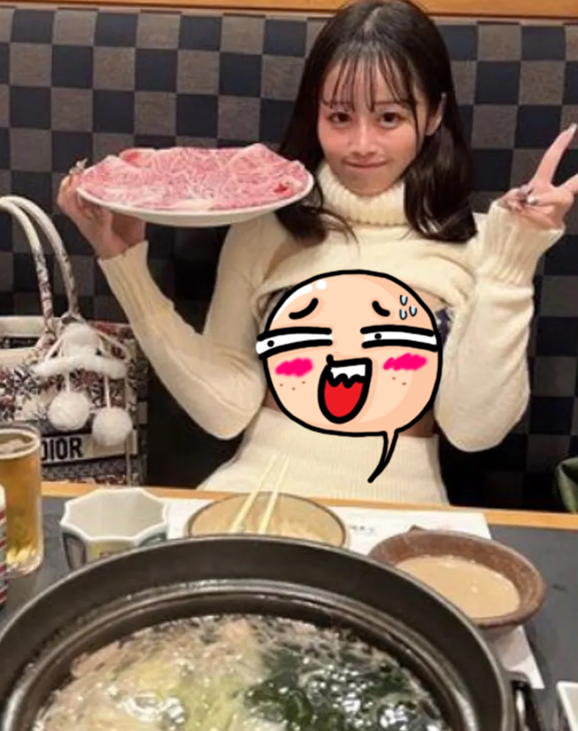 Inappropriate Actions at Restaurant: Beautiful Female Streamer Faces Backlash, Truth Exposed - Image 3.