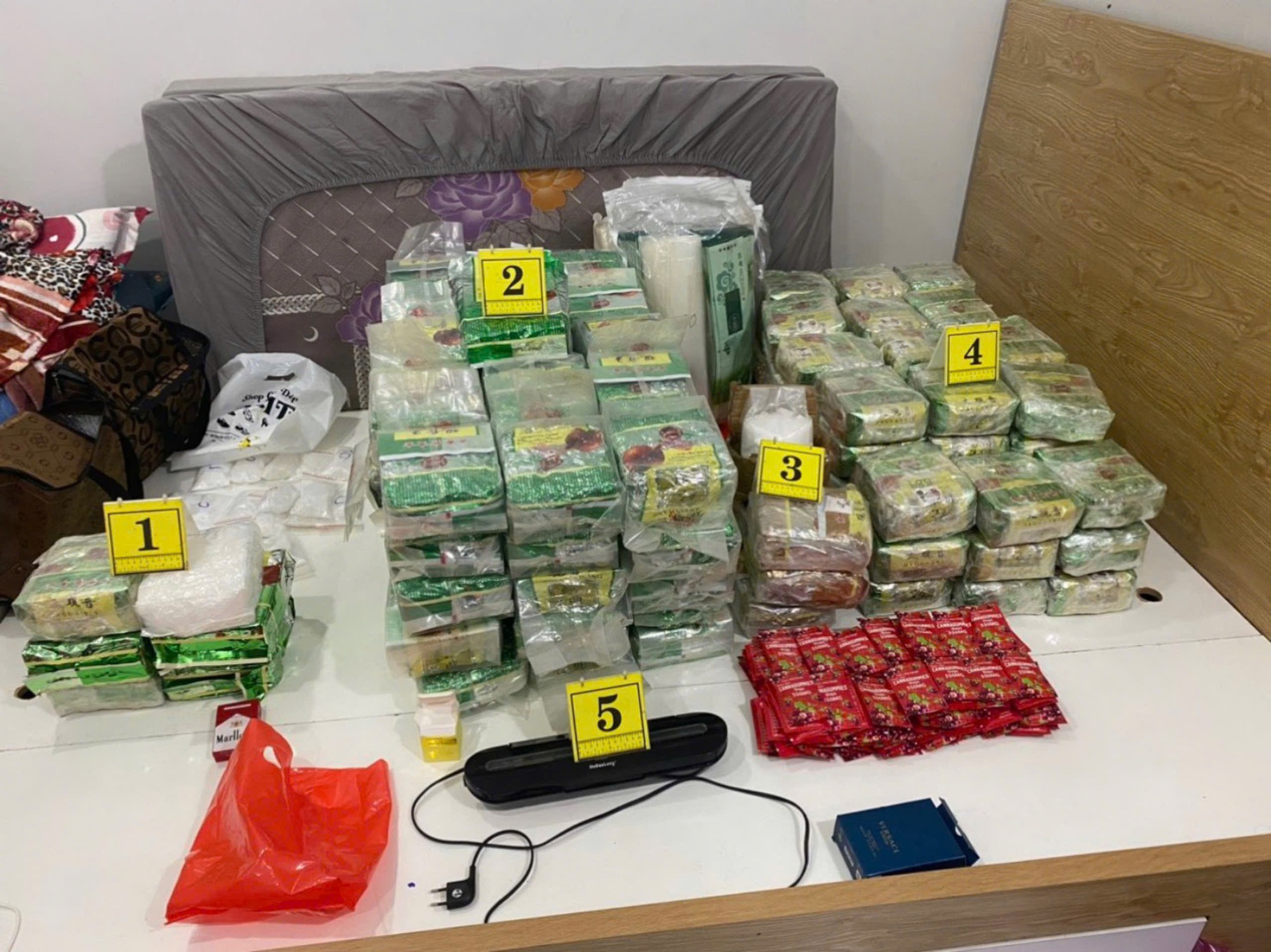 What Does Model An Tay Have to Do with the 28 Trillion VND Drug Trafficking Ring via Air? - Image 3.
