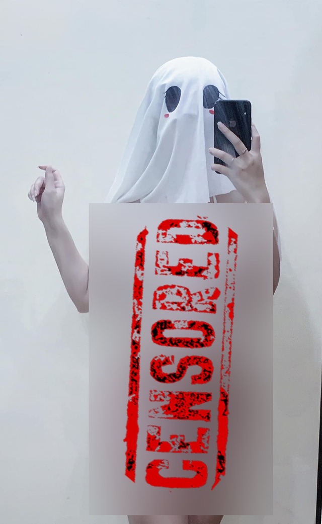 Chasing Trends, Coser Deliberately Shows Off Inappropriate Skin with 
