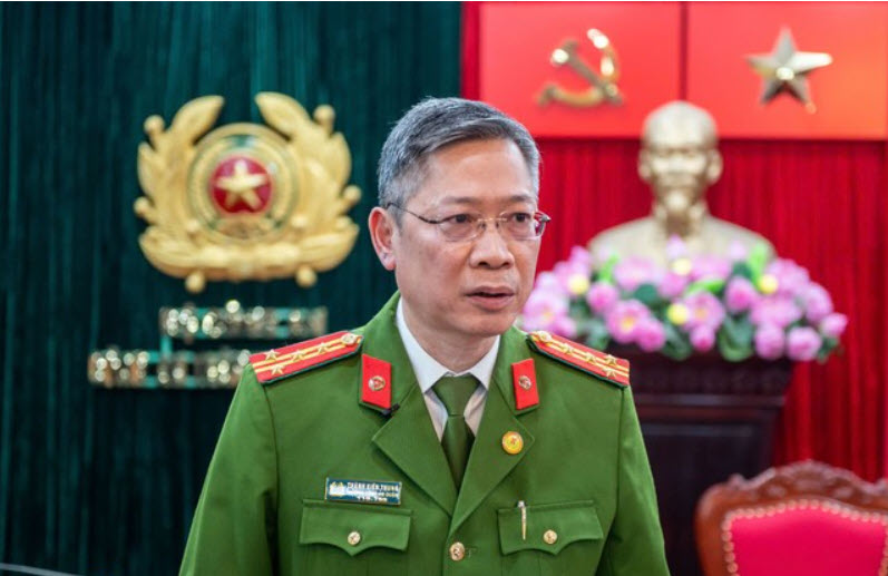 FPT Student Scammed Out of 8 Billion VND by Trusting Facebook and TikTok Channels Full of Luxury Cars and Expensive Homes of Mr. Pips 2 Colonel Thành Kiên Trung - Head of Cầu Giấy District Police, Head of the Special Investigation Team