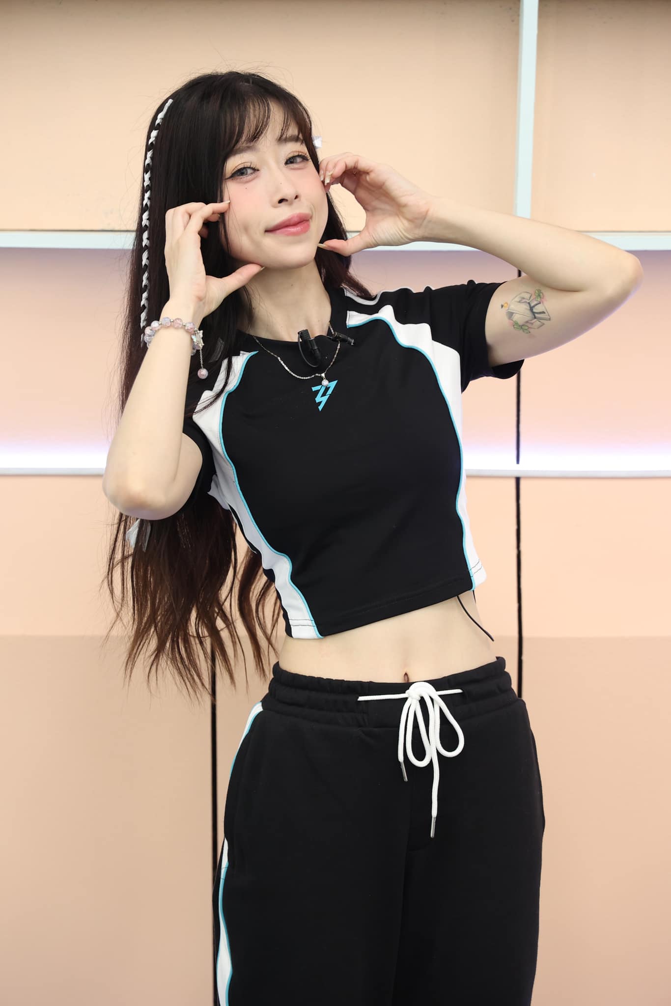 Hot girl "Beautiful Sister" Inspires Admiration with Her Fit Body and Impressive Achievements 1 46612209388758957524329761325713201158798371n 173339266886213936683