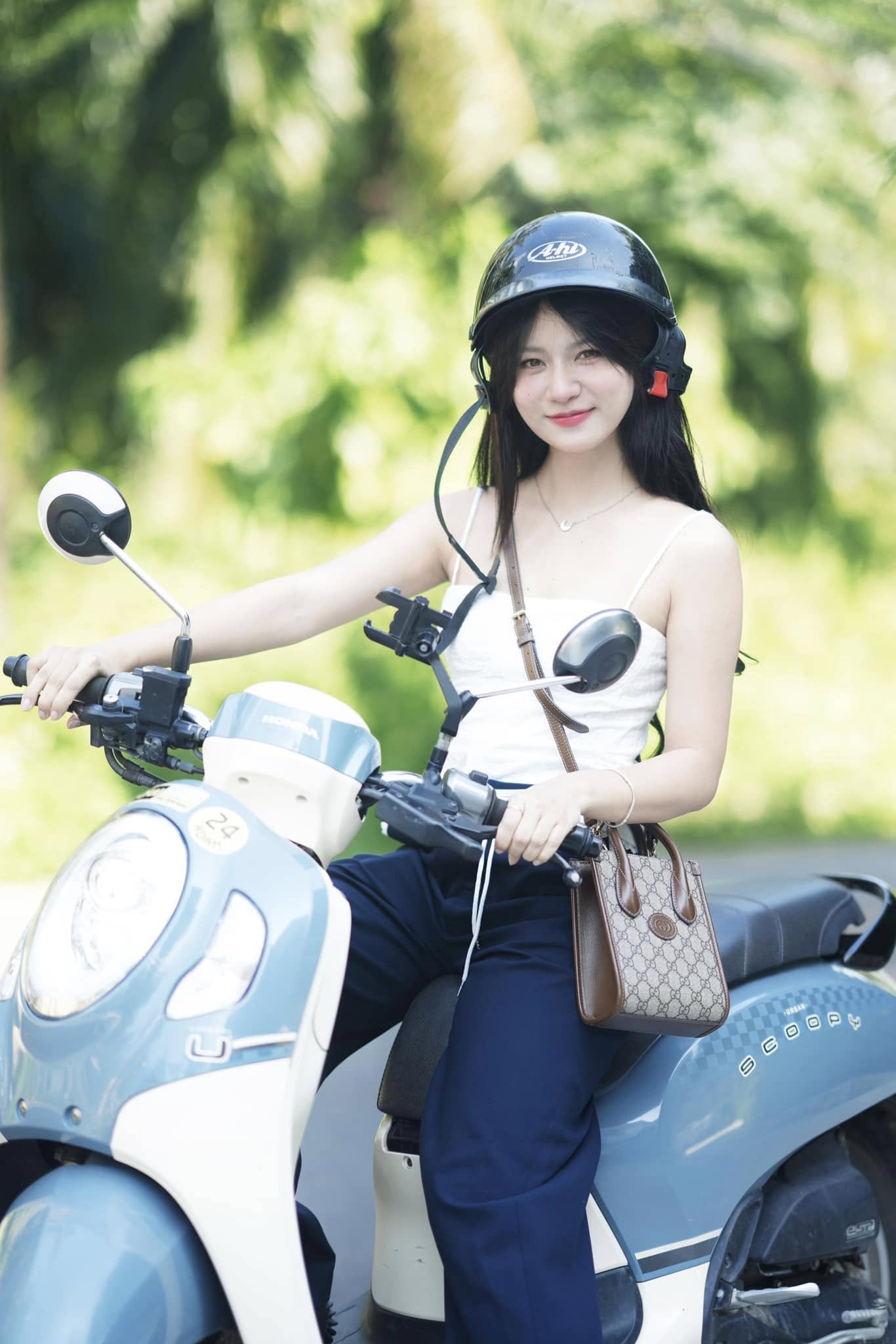 Close-up of 10X Hot Girl's Beauty, Just Caused a 'Storm' on Độ Tộc Channel, Attracting 1.2 Million Views 10 46691573411132515768267317158894572674423765n 17331269821491756861986