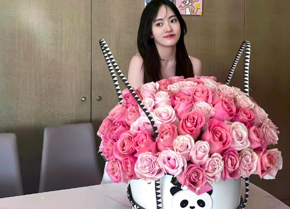 JackeyLove's Girlfriend Faces Heavy Criticism After Over-the-Top Display of Achievements! 3 anh chup man hinh 2024 12 01 luc 102929 1733023801202329741982