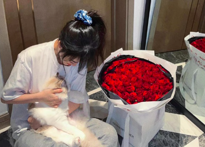 JackeyLove's Girlfriend Faces Heavy Criticism After Over-the-Top Display of Achievements! 5 anh chup man hinh 2024 12 01 luc 102940 17330238012858309645