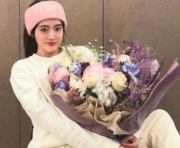 JackeyLove's Girlfriend Faces Heavy Criticism After Over-the-Top Display of Achievements! 4 anh chup man hinh 2024 12 01 luc 102945 17330238013471888723324