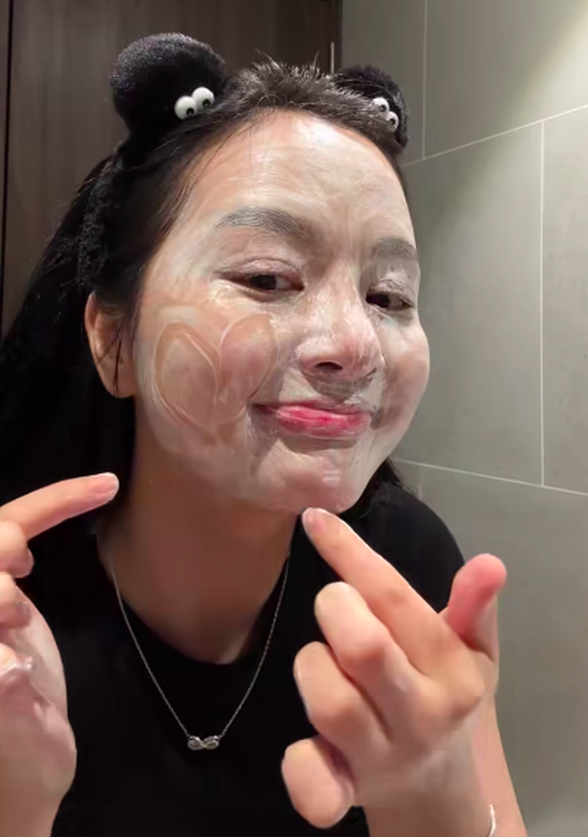 Gấm Kami Shows Off Makeup-Free Face in Cleansing Clip, Fans Shocked and Unrecognizable 1 anh chup man hinh 2024 12 08 luc 102126 17336314279491457891730