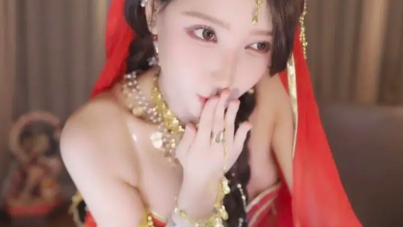 Famous and Sexy Female Streamer Shares the Bitter "Dark Side" of Her Career! 2 anh chup man hinh 2024 12 27 luc 161636 1735291020652687066627