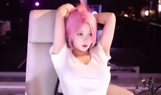 Famous and Sexy Female Streamer Shares the Bitter "Dark Side" of Her Career! 4 anh chup man hinh 2024 12 27 luc 161641 17352910207791782332235