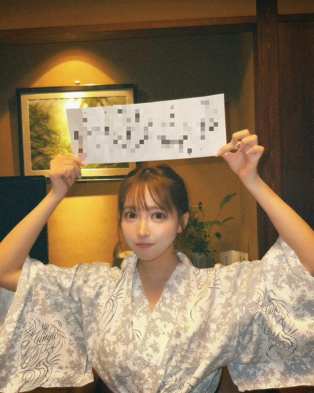Yua Mikami Surprises Fans with Hot Spring Photos, Idol's Appearance Stuns 4 base64 1735185783389227300944