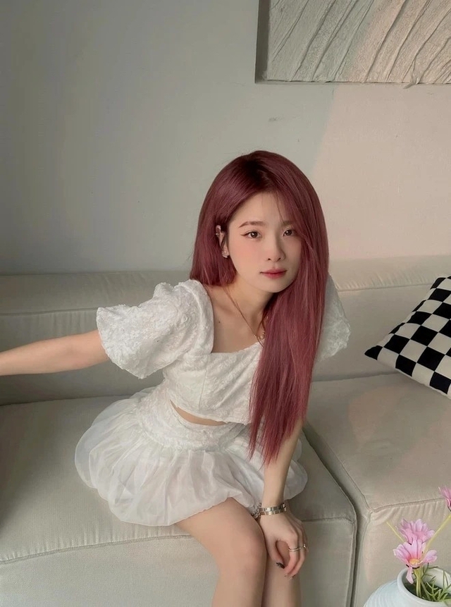 Ngọc Kem Hospitalized at Midnight, Fans Ask "Where is ViruSs?" 1 chan dung ngoc kem ban gai tin don cua viruss 4 16400055 1735236572081 1735236573279127907281