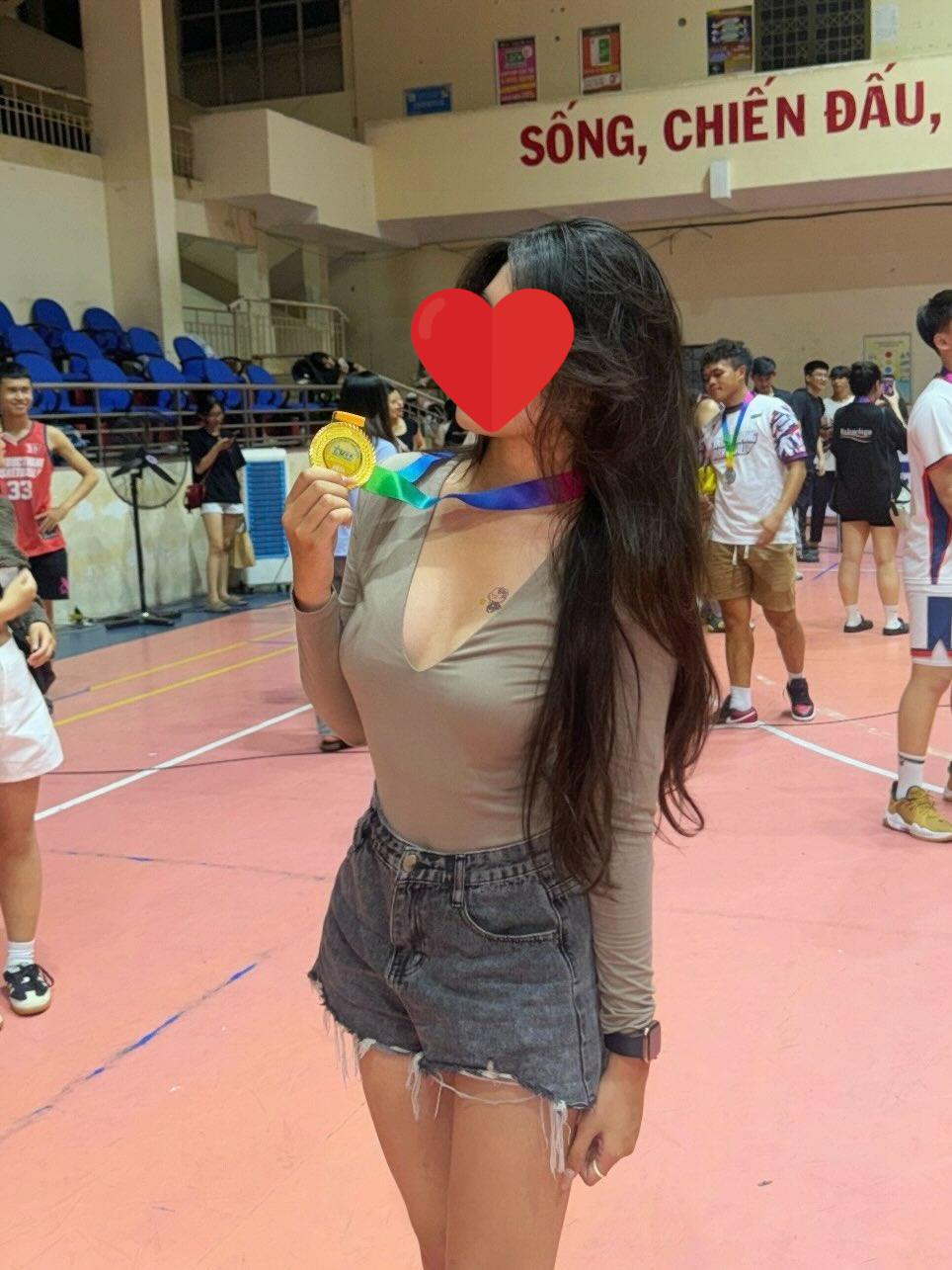 Surprisingly Viral Due to a Sultry Moment, Beautiful Girl Appeals for Help Due to Tacky Comments 2 edit 46867896823293049841037563018937781417565481n 17331294656151989590371