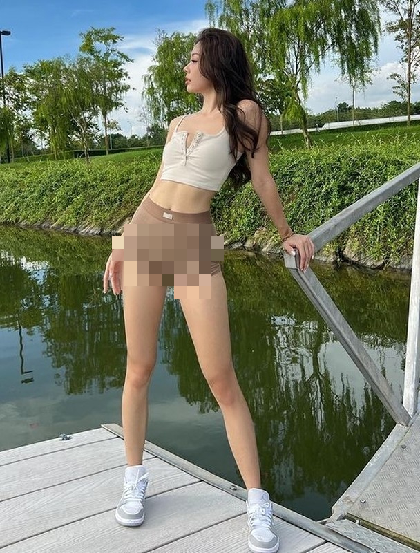 Hot girl criticized for wearing tight workout clothes in public, forced to delete post 1 edit co gai gay phan cam khi mac quan tap mong bo chen hinh 3 1733547764679151168094