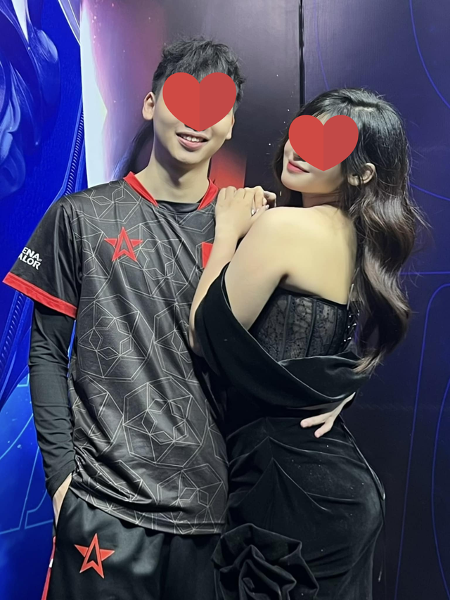 Liên Quân MC's Content with Boyfriend