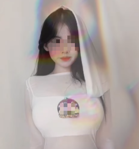Hot Girl on Social Media Dares to Wear Revealing Outfits to Show Off Her Body, Operating on 'Sensitive' Platforms for Undercover Advertising for Prohibited Websites? 4 edit screenshot 2024 12 03 102000 1733198123611150404674