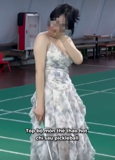 Girl Wears Dress While Playing Badminton, Constantly Adjusting "Wardrobe Malfunction" Strings, Sparking Online Debate 1 edit screenshot 2024 12 16 122600 17343289231451630966876