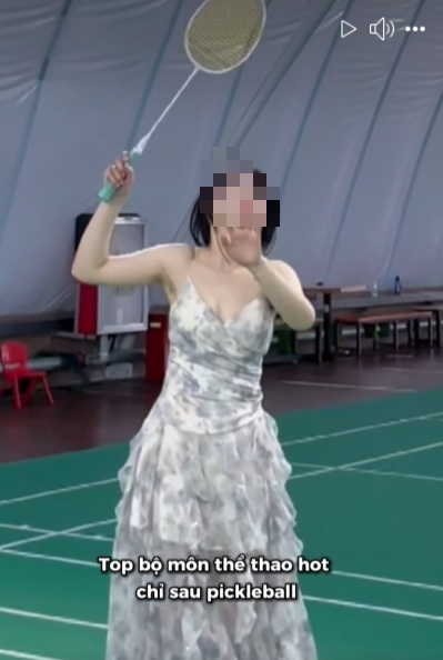 Girl Wears Dress While Playing Badminton, Constantly Adjusting "Wardrobe Malfunction" Strings, Sparking Online Debate 4 edit screenshot 2024 12 16 122618 17343289915961439318138