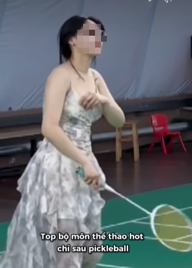 Girl Wears Dress While Playing Badminton, Constantly Adjusting "Wardrobe Malfunction" Strings, Sparking Online Debate 3 edit screenshot 2024 12 16 122905 17343289532581516931123