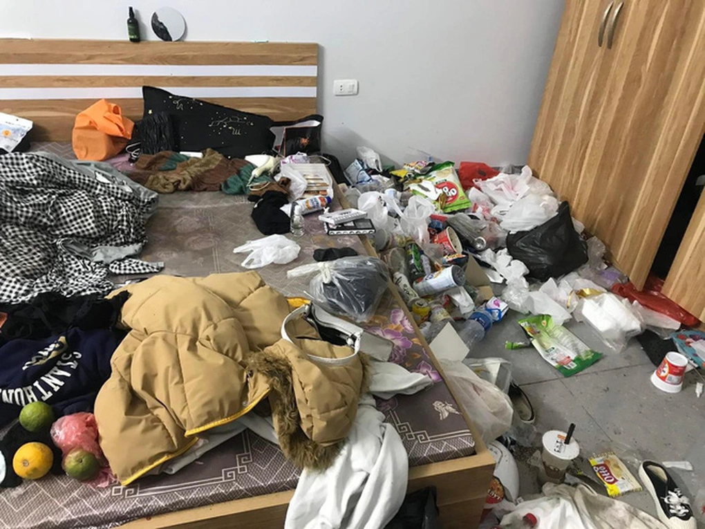 After Dating for Over a Year, the Boyfriend Is Shocked to See His Girlfriend's Messy Room and Feels Helpless Sharing His "Bitter" Experience Online 1 Illustrative Image