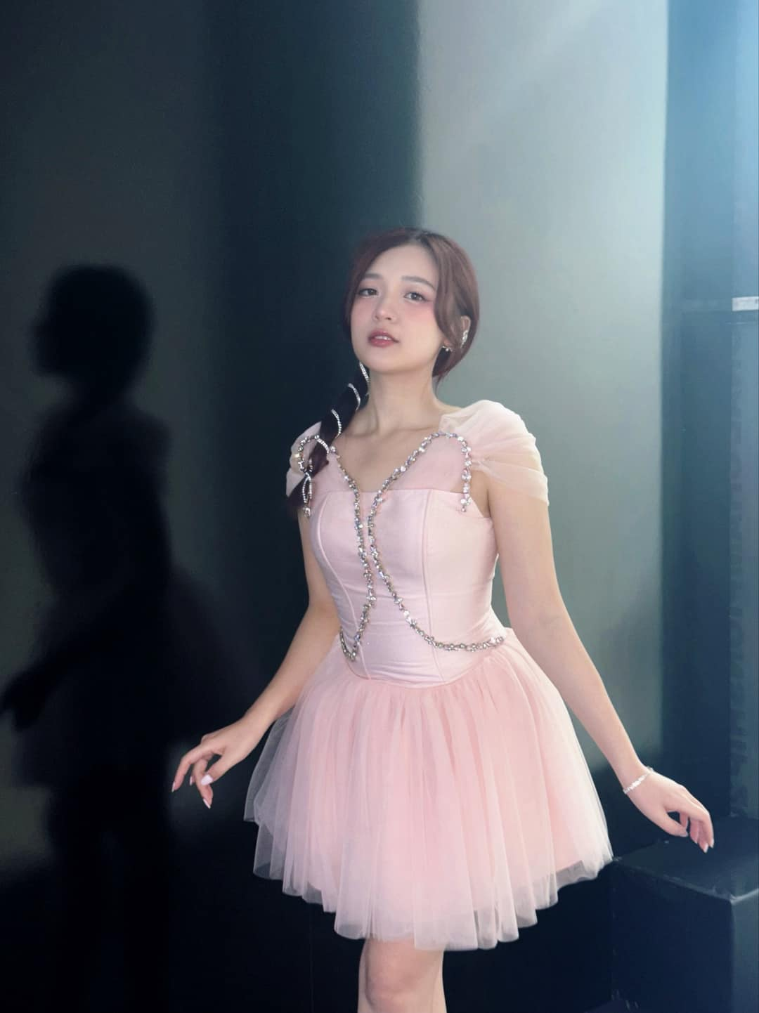MC Phuong Thao Faces Another Wardrobe Malfunction 2 photo 1734076262262 17340762660181073081221