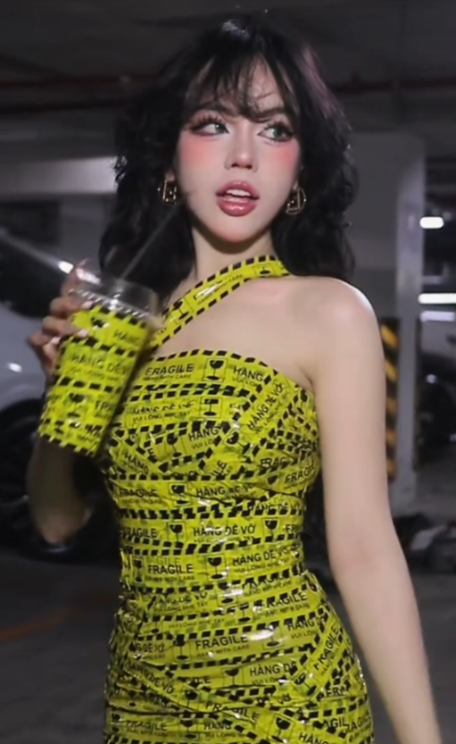 Thanh Meo and Bao Khuyen Jump on a Unique Trend That Leaves Viewers Blushing 3 The duo Thanh Meo and Bao Khuyen have taken the internet by storm with the trend of 'tape dresses' over the past few days.
