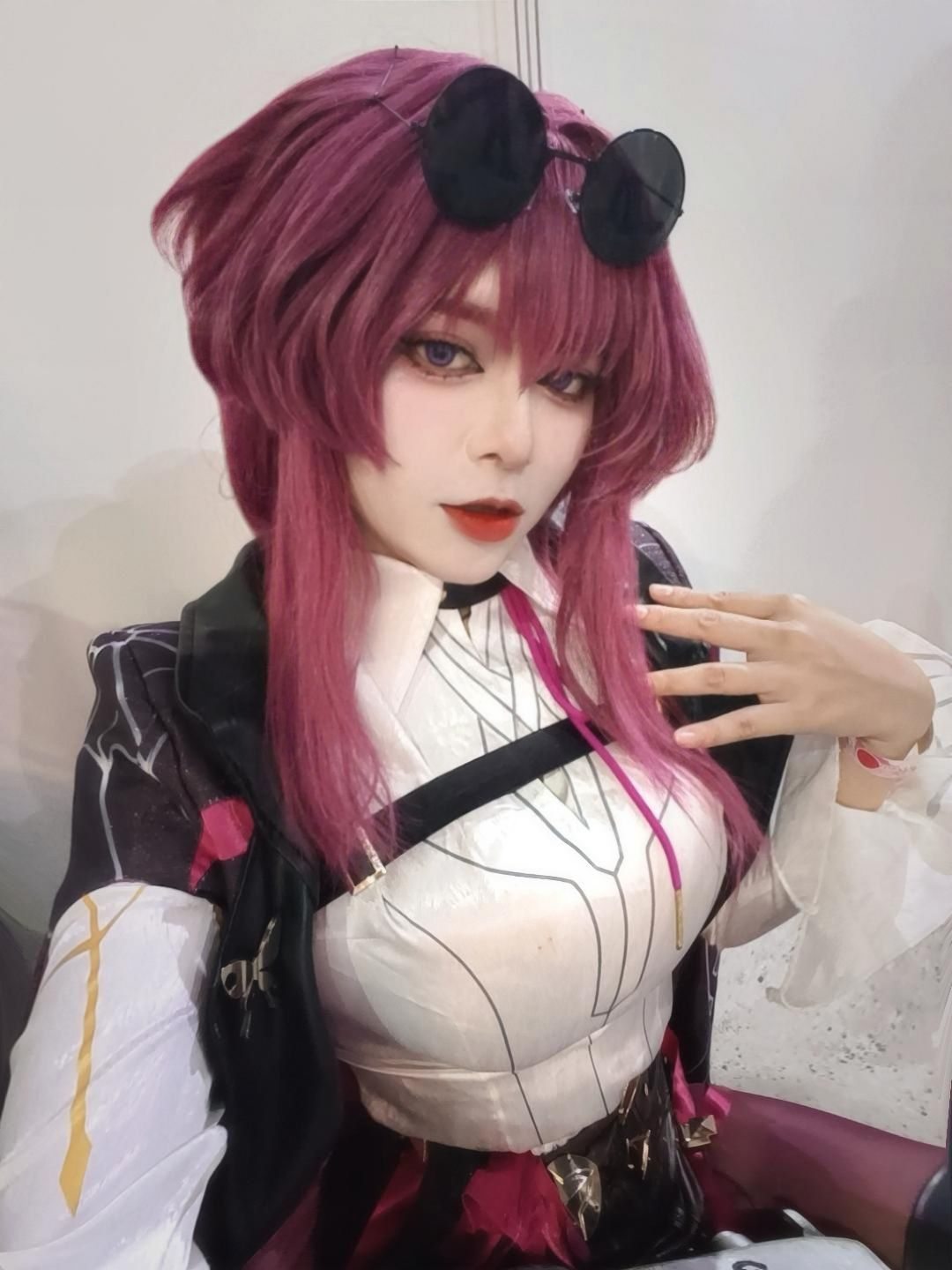Take a Look at the Everyday Photos of the Stunning Cosplayer, Revealing Her Identity That Leaves Male Fans Awestruck 4 photo 1735620484763 17356204849951773121016