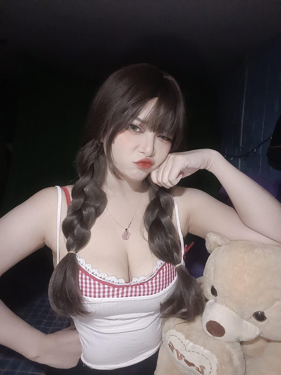 Take a Look at the Everyday Photos of the Stunning Cosplayer, Revealing Her Identity That Leaves Male Fans Awestruck 8 photo 1735620639917 1735620640775211313576