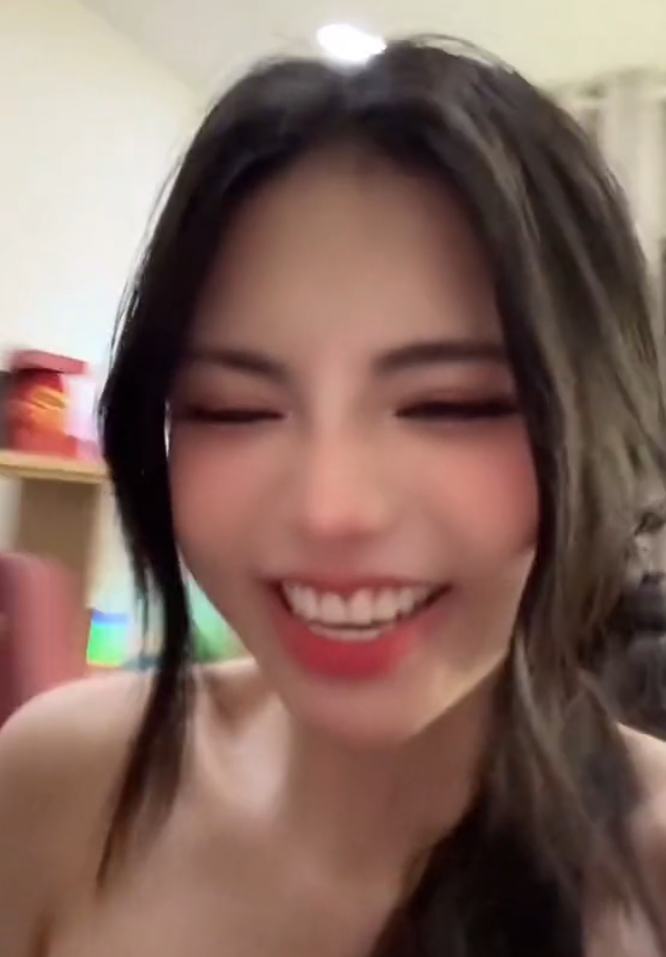 Mai Dora's Action During Livestream Sparks a Chat Filled with the Word 'Cay' 6 screenshot 2024 12 03 112040 17332110902051812349312