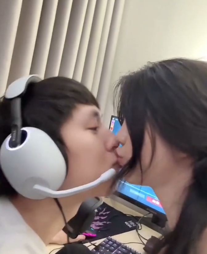 Mai Dora's Action During Livestream Sparks a Chat Filled with the Word 'Cay' 3 screenshot 2024 12 03 112114 1733211090269930720999
