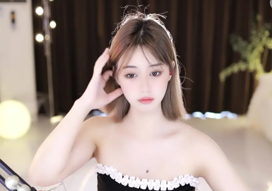 Obsessed with a Beautiful Female Streamer, Worker Steals 14 Billion to Donate, Idol Shocked but What Happened Next is More Noteworthy 1 screenshot 2024 12 06 125102 1733464278264104641132