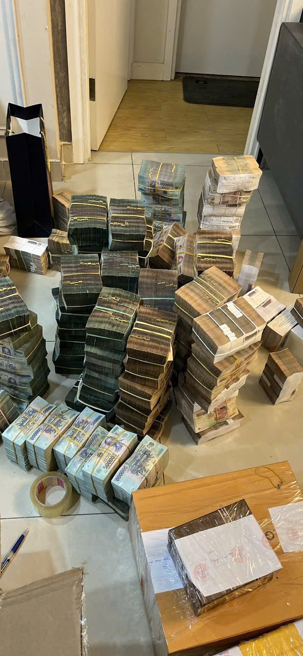 Images of Tiktoker Mr Pips After Arrest 6 The amount of cash seized is 69 billion VND.