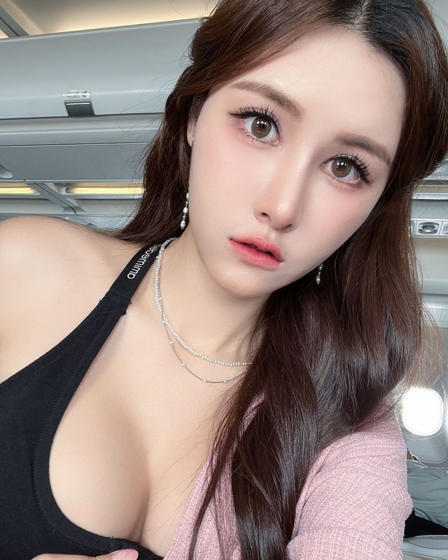 The Highly Educated Hot Girl Who Chose a "Side Job" as Yua Mikami's Colleague 2 46278394215890912986878396501320427726388216n 1735536629885 17355366301171181561009