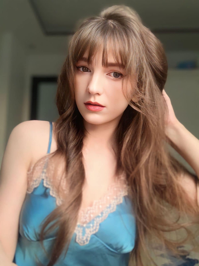A Close Look at the Beautiful Foreign DJ Supporting Vietnam's National Team 9 46537550417101123664434894495597702083501138n 17358763415581730800635