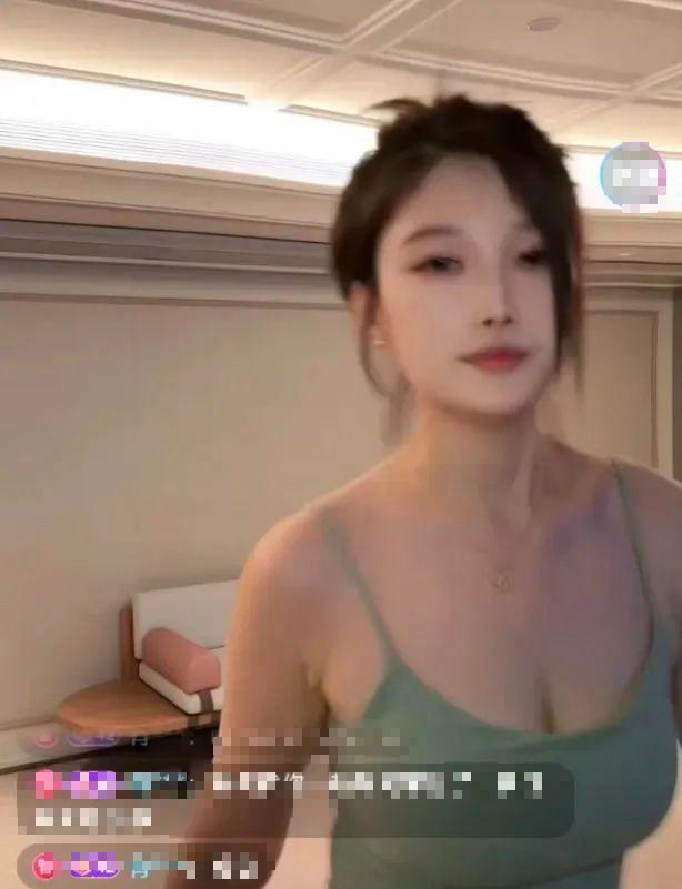 Live Streaming While Exercising, Female Streamer Captivates Male Fans, Publicly Asks for a Hotel Date 4 edit 17370223209422120318508