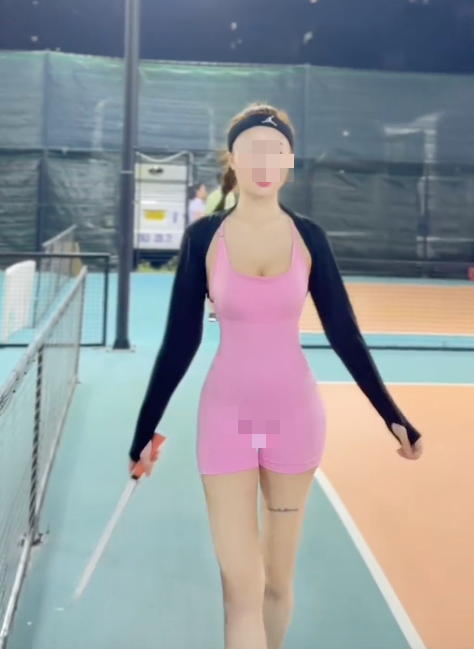 Caught in Controversy for Wearing Revealing Outfits While Playing Pickleball, Beauty Responds to Rumors 3 edit anh chup man hinh 2025 01 01 luc 071755 1735692485179601378805