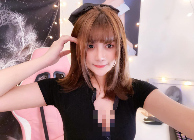 The Hottest Female Streamer in Arena of Valor Reveals Her Midsection, Fans Accuse Her of Using Apps 2 edit photo 5 16260652105331347096740 1737002003560448482186