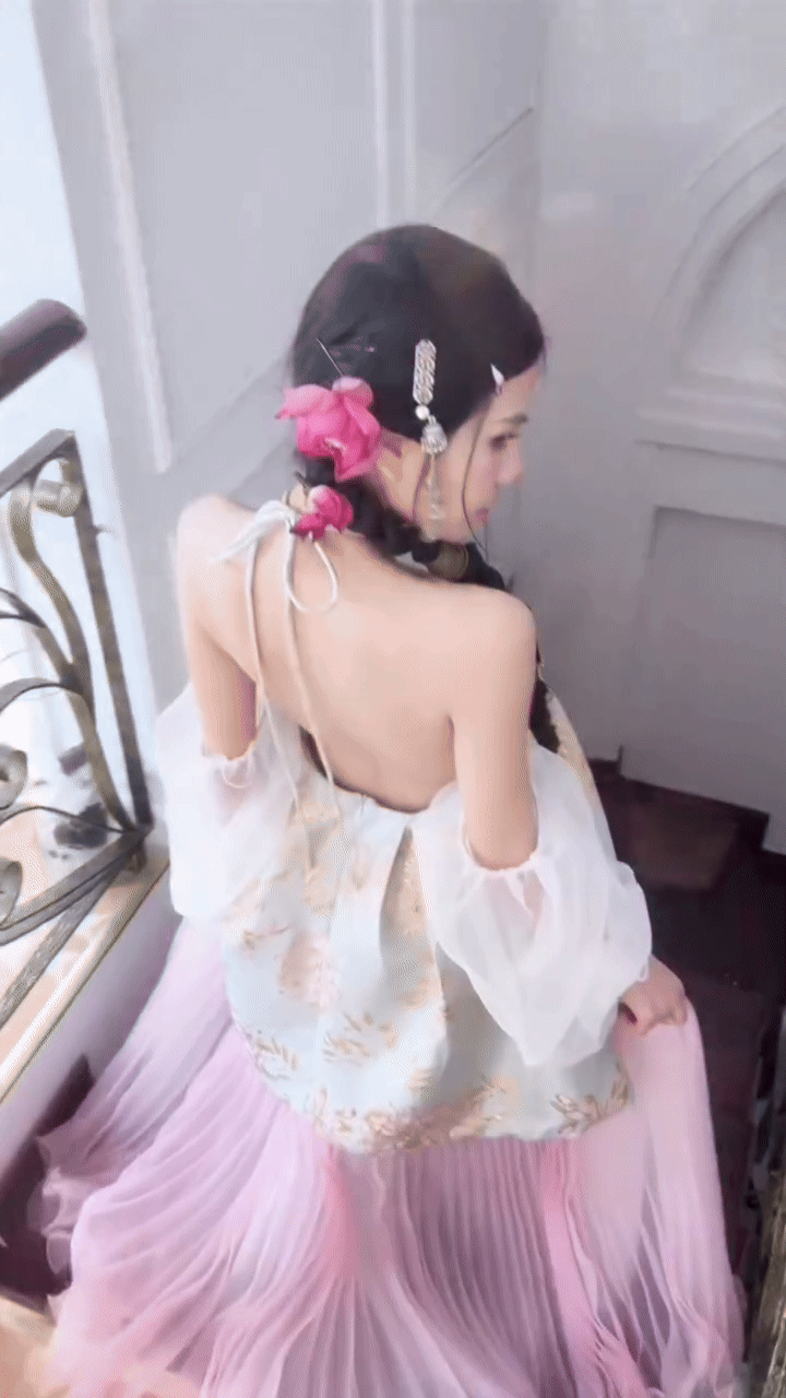 Mai Dora Transforms into a Fairy Goddess, Flaunts Her Stunning Bare Back 1 ezgifcom video to gif converter 7 17364779752031716685802