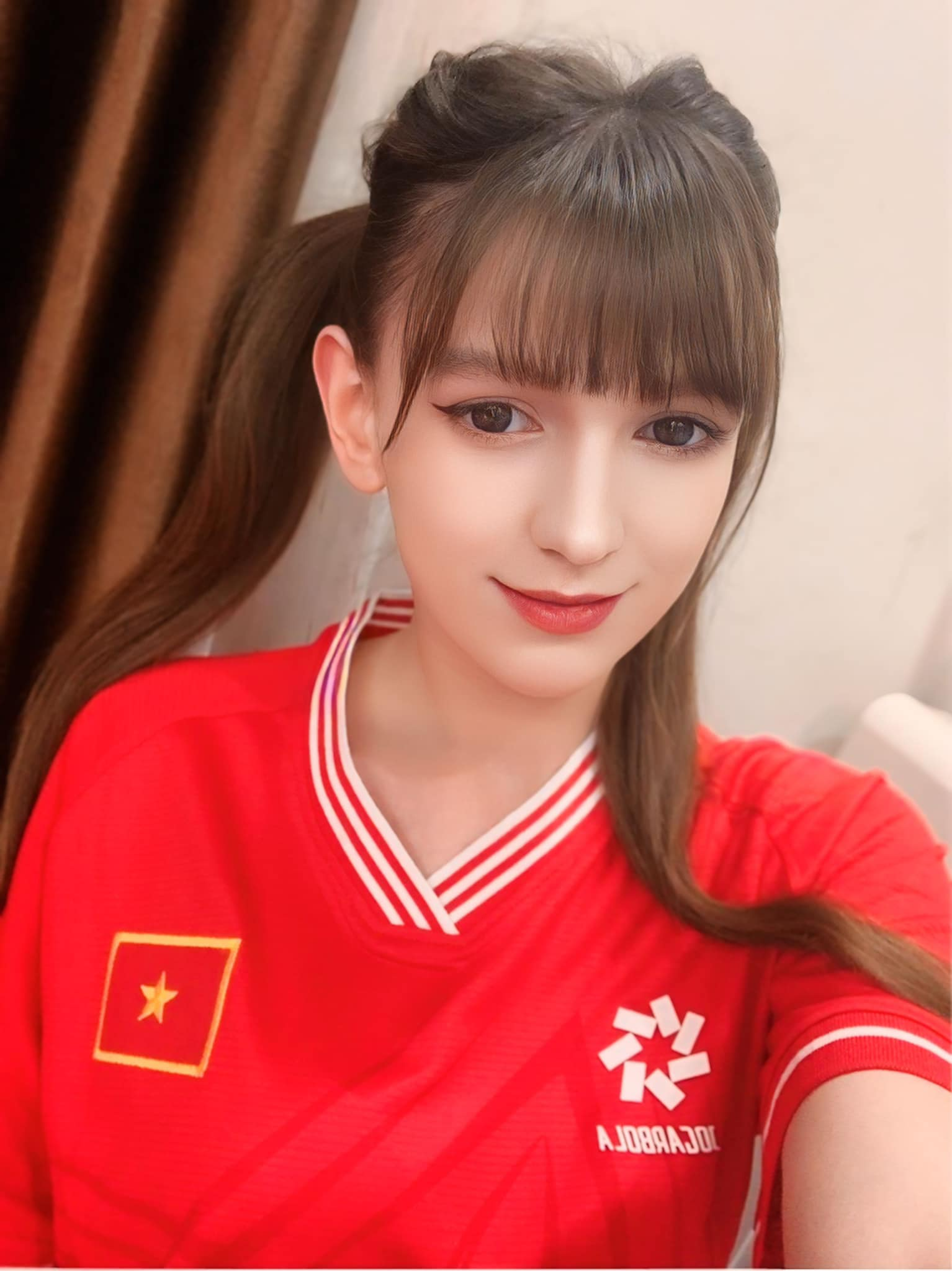 A Close Look at the Beautiful Foreign DJ Supporting Vietnam's National Team 1 photo 1735876094619 17358760949292093075733