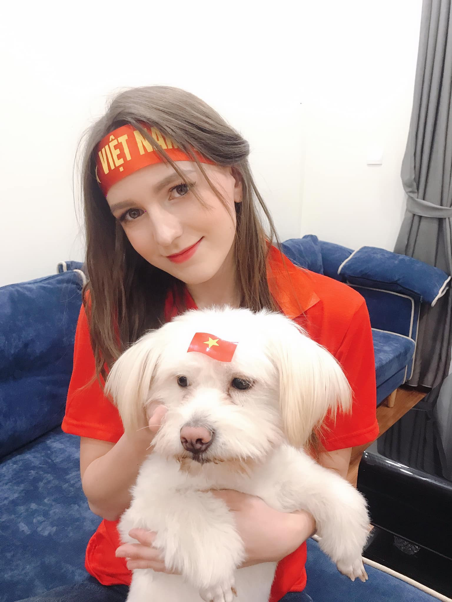 A Close Look at the Beautiful Foreign DJ Supporting Vietnam's National Team 3 photo 1735876136500 17358761366821244310213