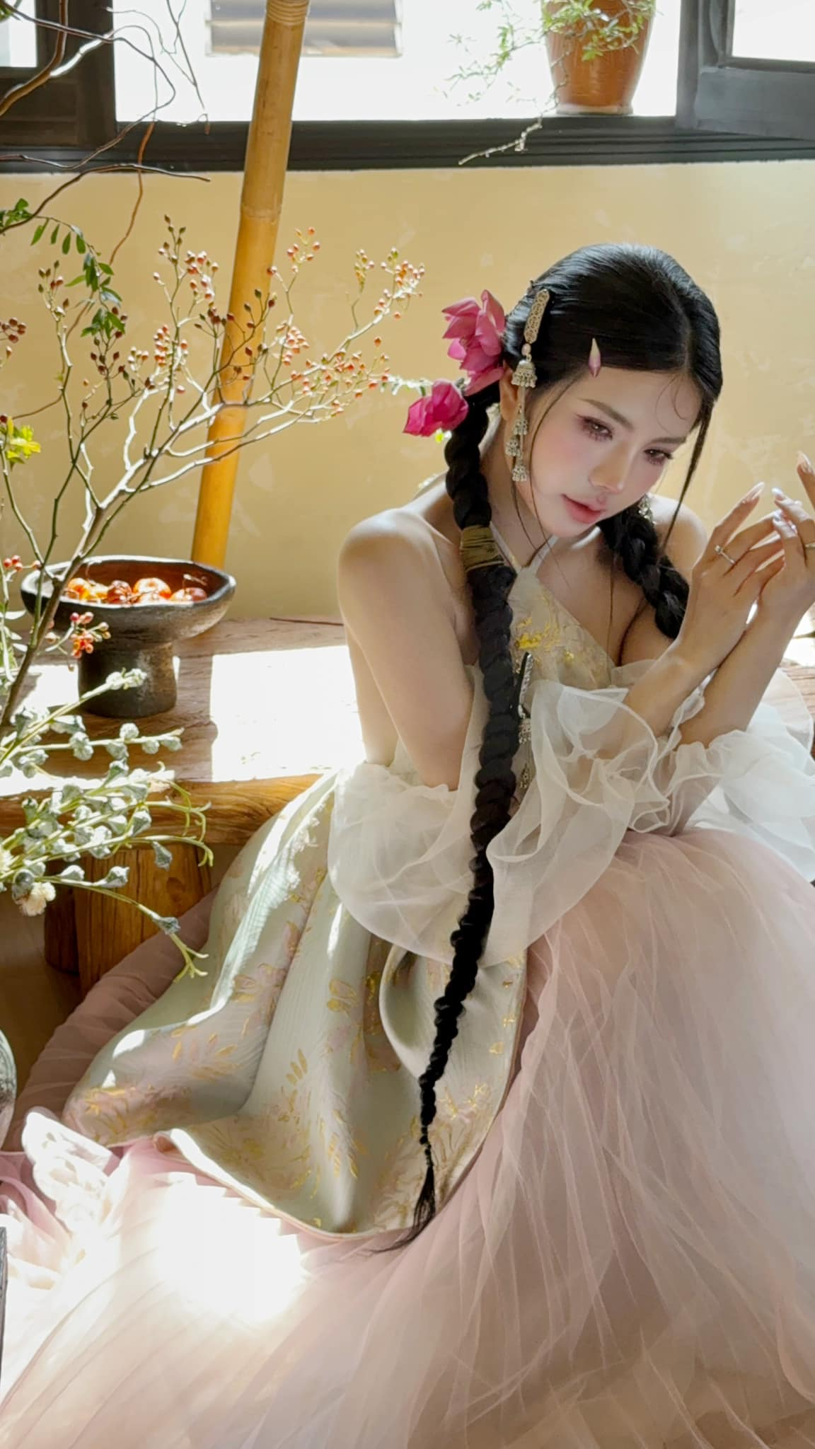 Mai Dora Transforms into a Fairy Goddess, Flaunts Her Stunning Bare Back 3 photo 1736478031395 1736478031686312982992