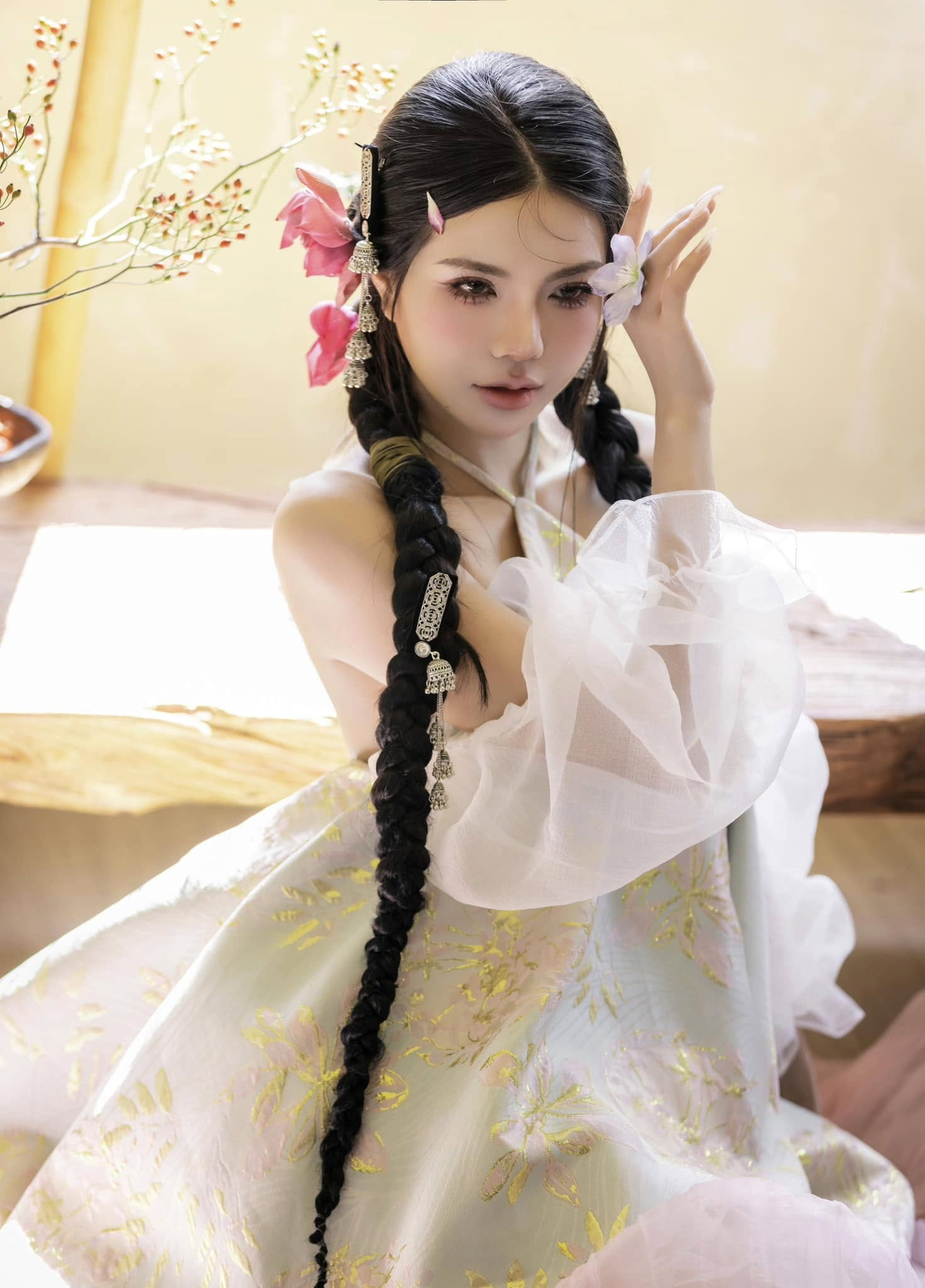 Mai Dora Transforms into a Fairy Goddess, Flaunts Her Stunning Bare Back 5 photo 1736478143423 17364781438721425796596