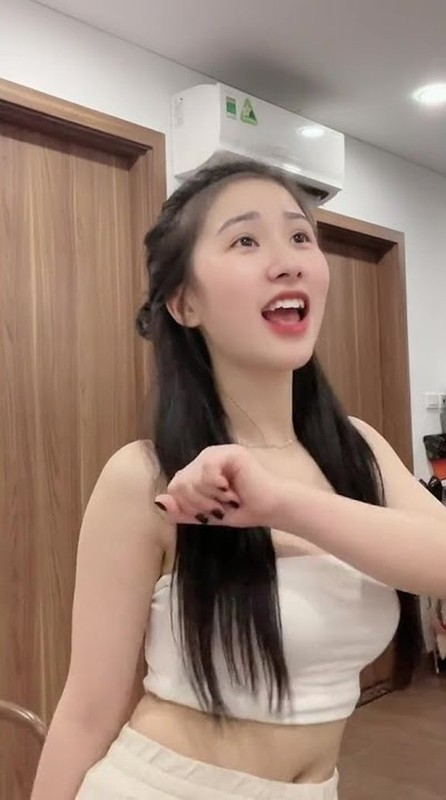 Tiểu Hý Recreates the Million-View Angle, but Male Fans' Attitude is Quite Strange! 1 photo 1736672650880 17366726716711437987231