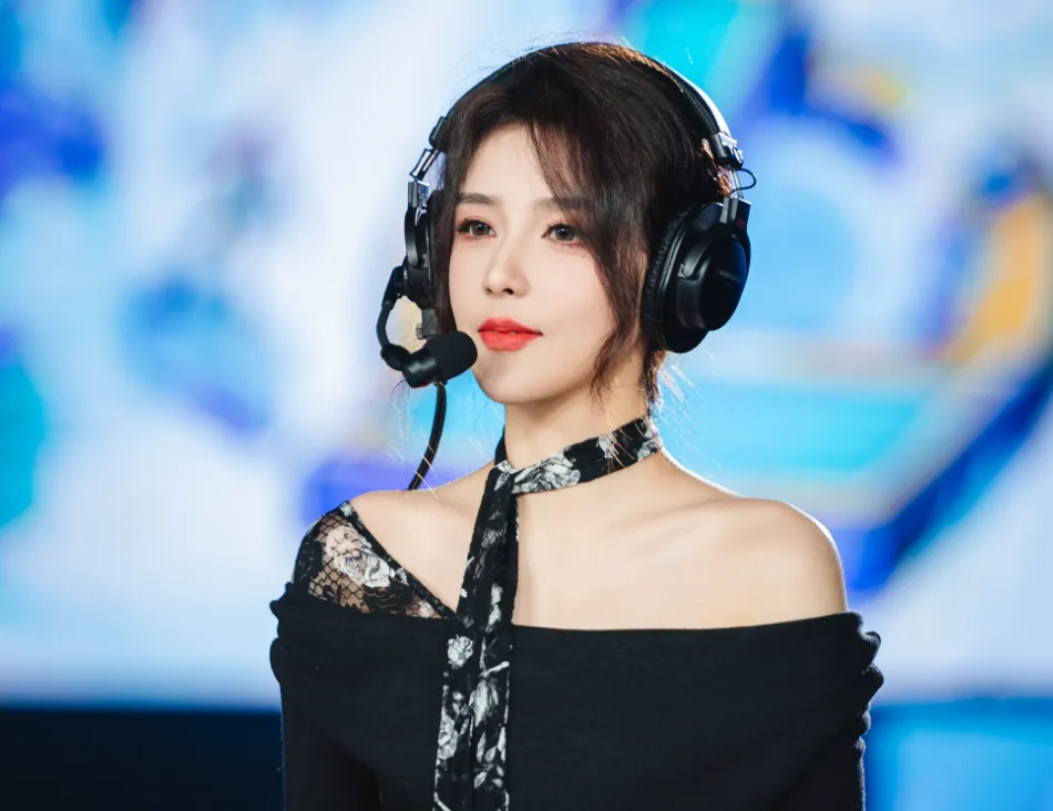 A Moment of Embarrassment: The Beautiful LPL "Goddess" Reveals an Unbelievable Streaming Backstage, Fans Disappointed in Their Idol? 2 photo 1737244775183 1737244775371892163636